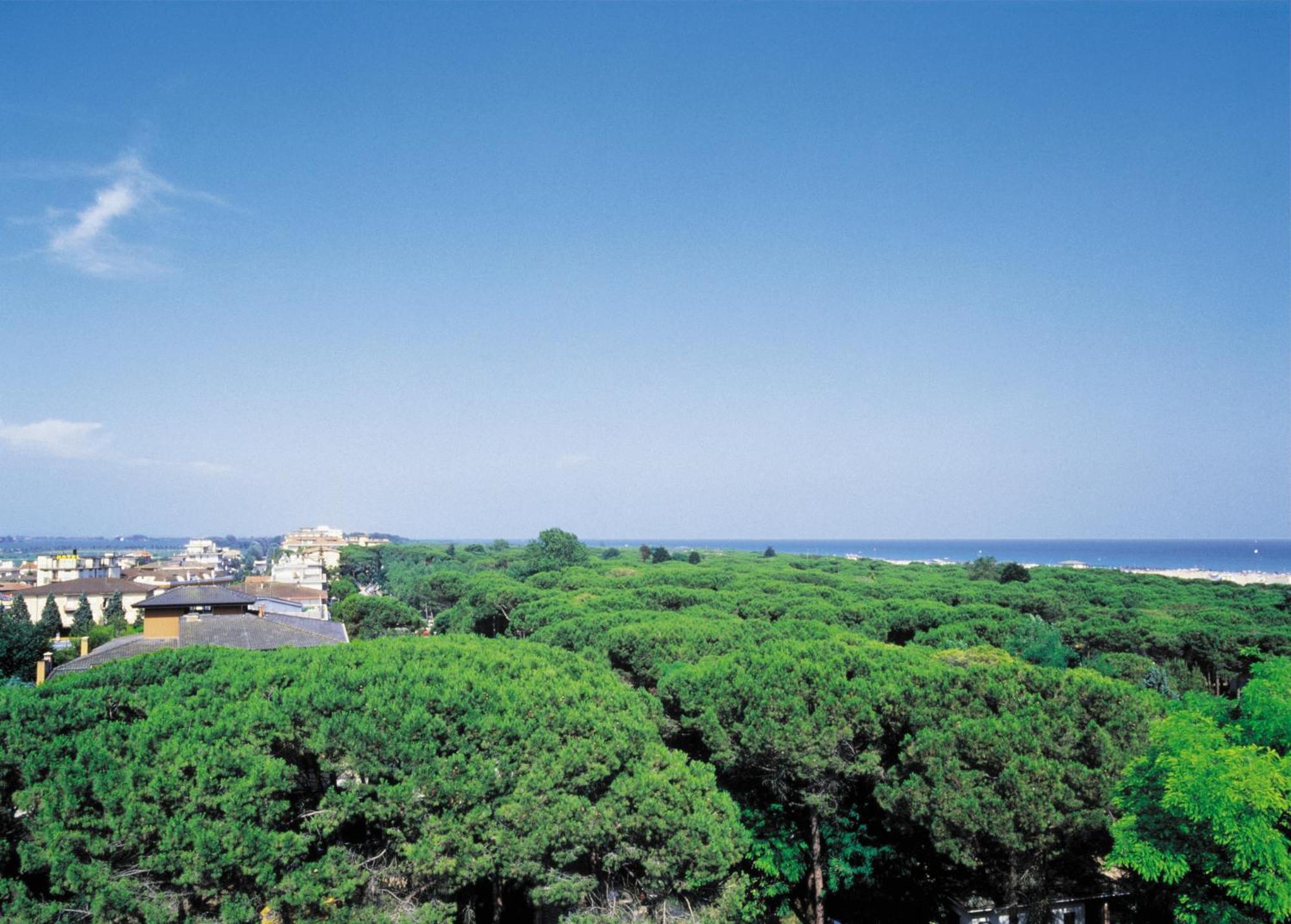 Hotel Berna Eraclea Mare Exterior photo